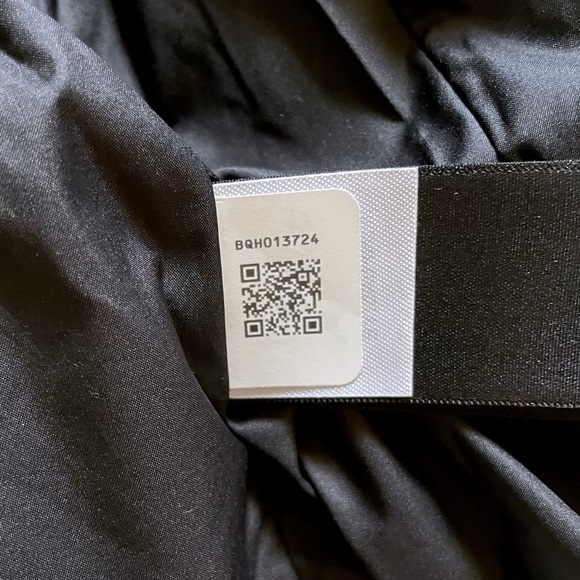 The North Face Girls’ Dealio City Jacket In Black Sparkle - Picture 9 of 12